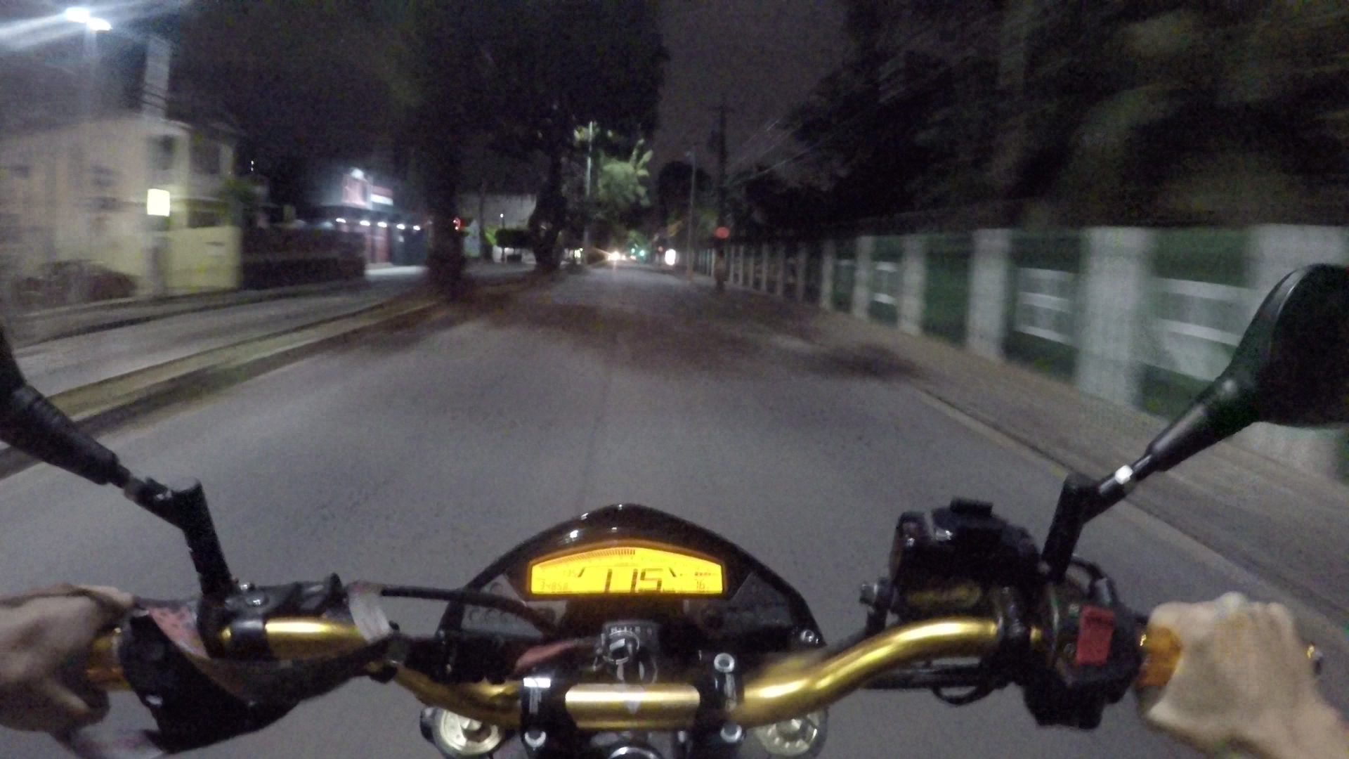 http://videos.introcdc.com/Canal/MotoVlog/Serjona/Saida Madrugada com Rafael/GOPR4749.00_06_57_16.Quadro005.png